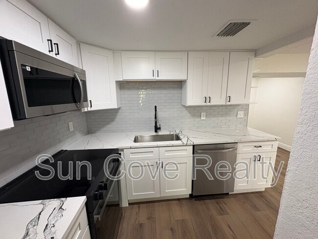 Building Photo - 807 E Genesee St