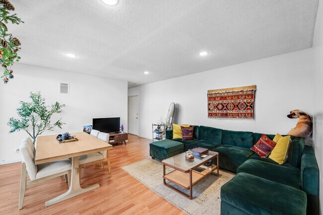 Foto del edificio - 691 Levering Ave