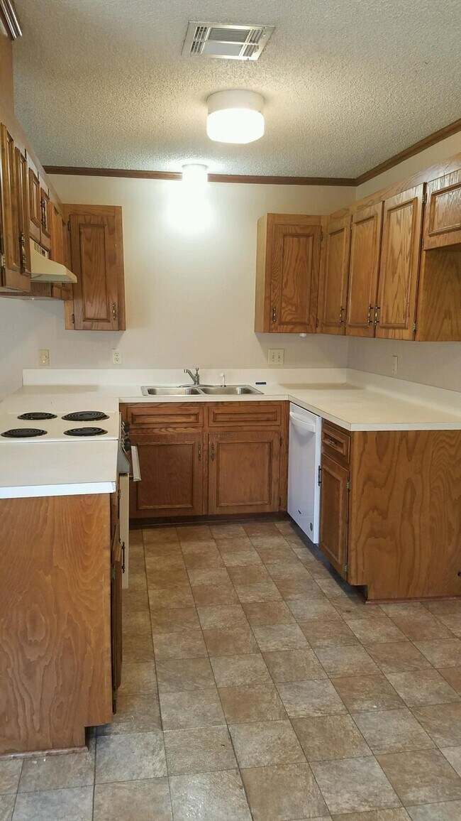 Building Photo - 205 Bickerton Dr