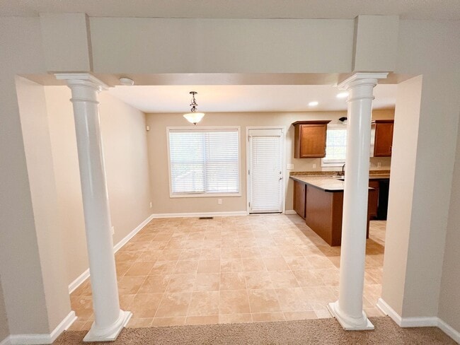 Building Photo - 3 Bedroom 2.5 Bath home in well established neighborhood!