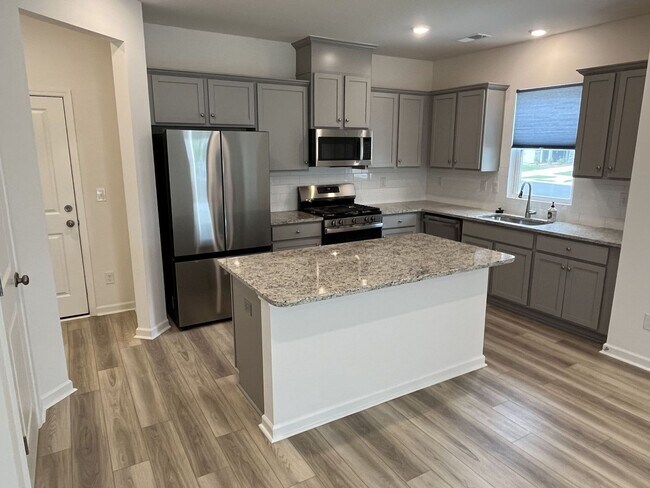 Foto del edificio - Newer 3 Bed + Loft End Unit Townhome in Monroe