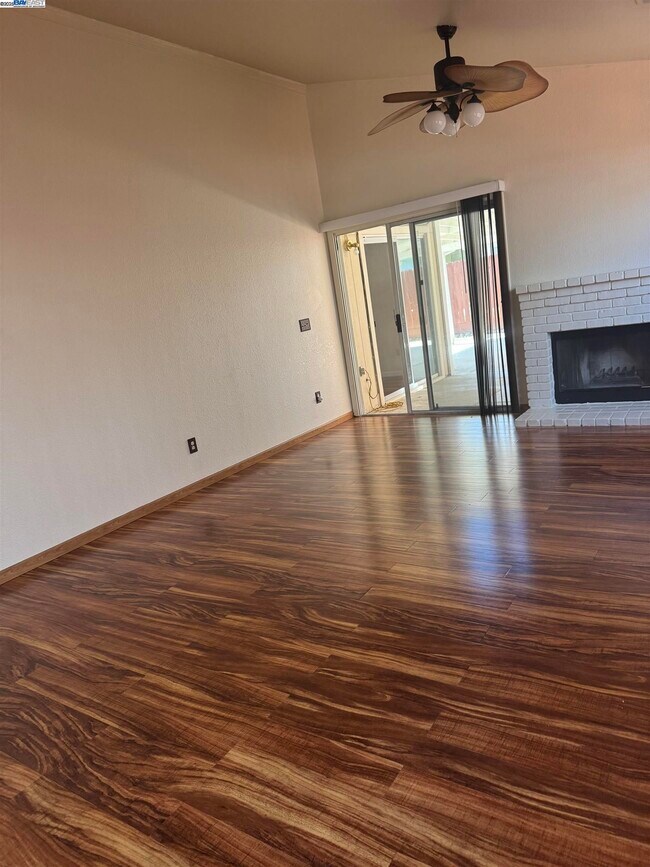 Foto del edificio - 5325 Avante Ln