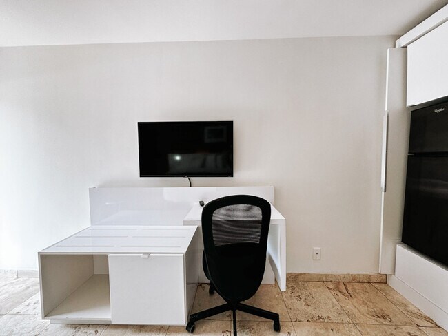 Foto del edificio - 3215 NE 7th St