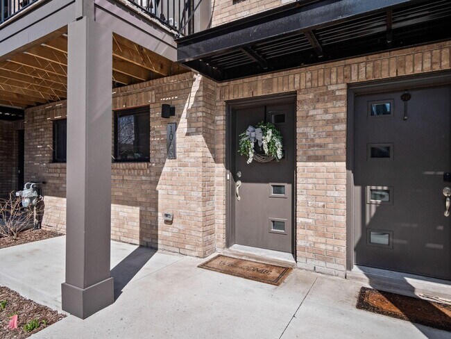 Foto del edificio - 1063 Hampton Cir