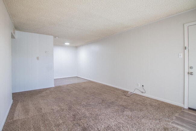 Building Photo - 2500 W 26th