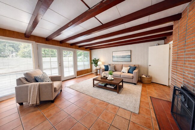 Foto del edificio - Large House!! Quick walk to campus!!