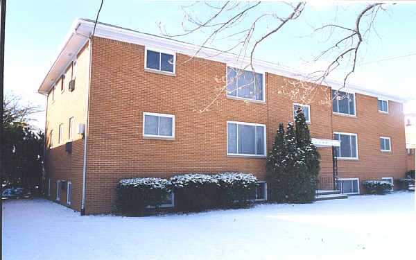 Building Photo - 2894 Chamberlain Rd