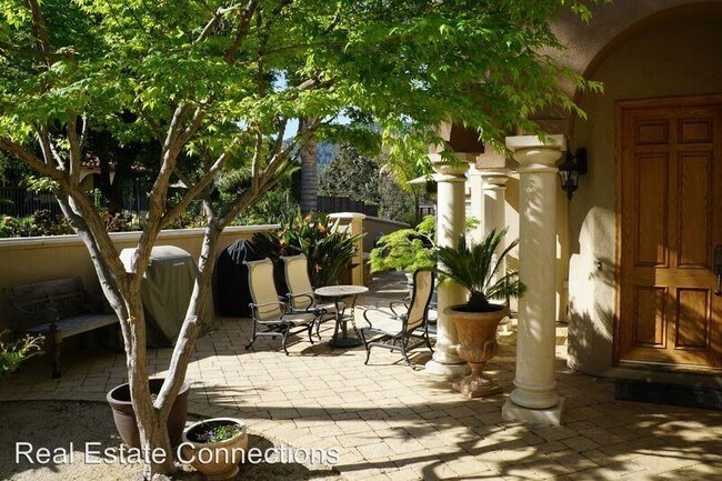 Building Photo - 18233 Saratoga Los Gatos Rd