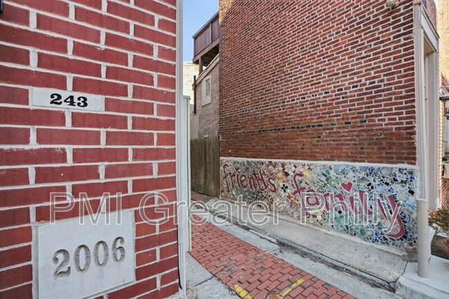 Building Photo - 243 Montrose St