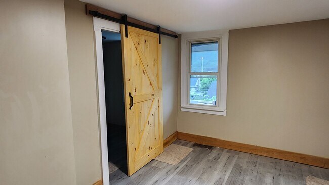 Foto del edificio - Four bedroom house available now  in Bradford PA! Home has been recently remodeled and is ready t...