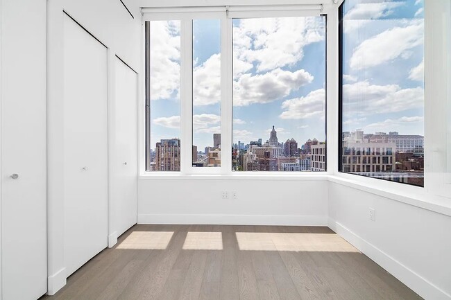 Building Photo - 200 E 23rd St