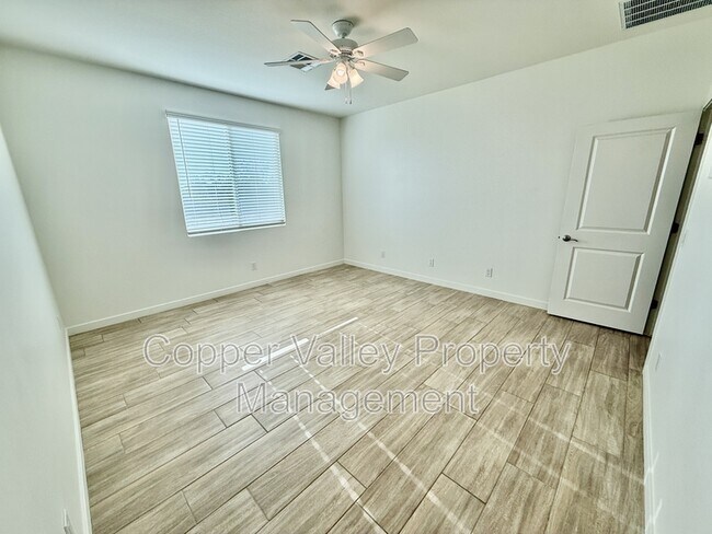 Foto del edificio - 15831 W Jomax Rd
