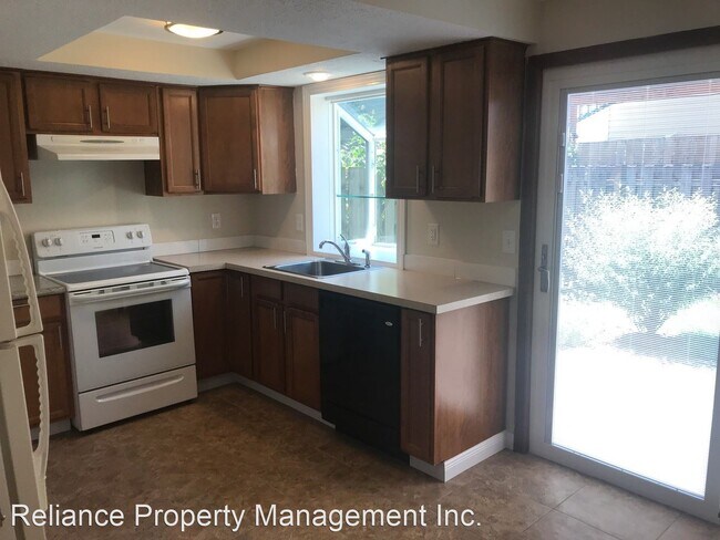 Building Photo - 2 br, 1.5 bath House - 11977 SE Holgate Blvd