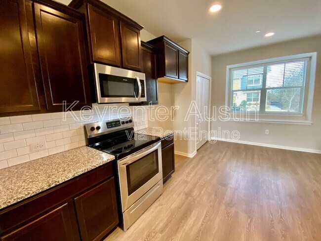 Foto del edificio - 516 E Slaughter Ln