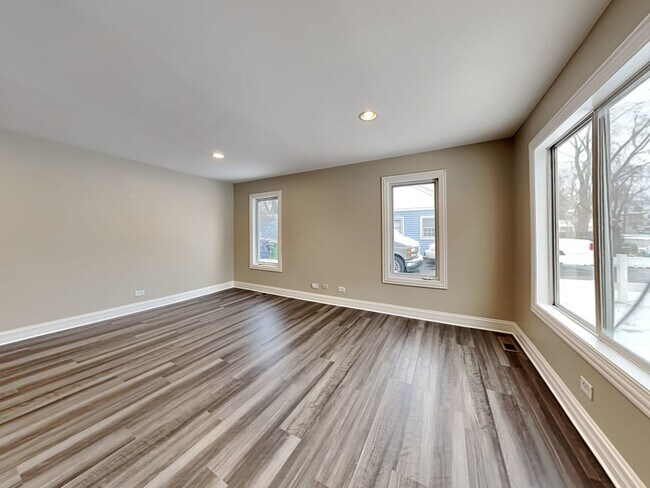 Foto del edificio - 9121 Mayfield Ave
