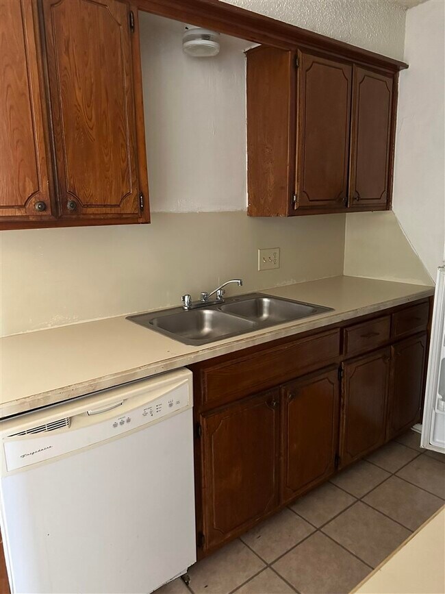 Foto del edificio - 6401 NW Oak Ave