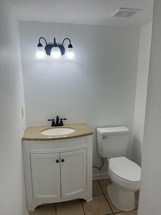 Building Photo - Available now. Water Included! Great 2BR/1...