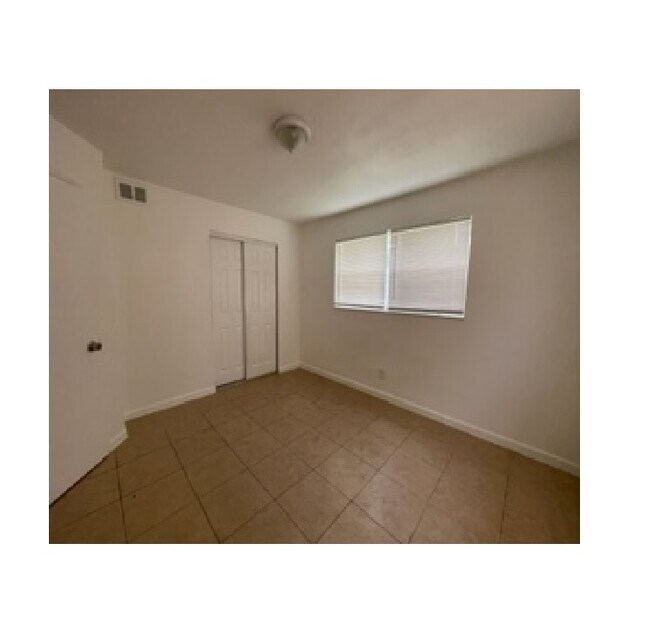 Building Photo - 3541 NW 36th Terrace