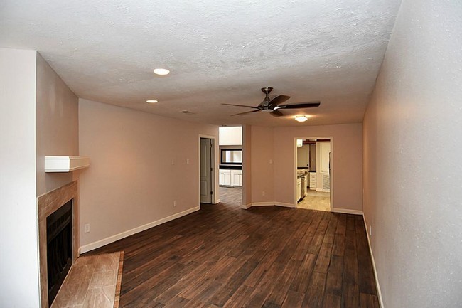 Building Photo - 13443 Parkway Blvd
