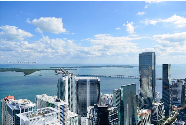 Building Photo - 1000 Brickell Plaza