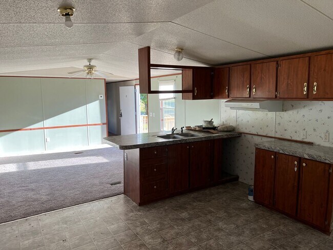 Foto del edificio - 3 bedroom 2 bath mobile home for rent
