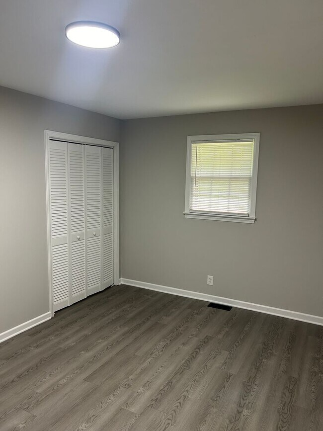 Building Photo - 137 Pisgah Dr