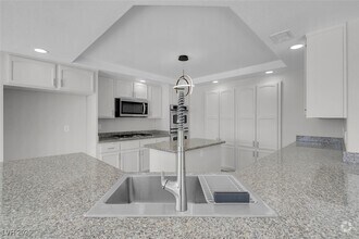 Building Photo - 3604 N Campbell Rd