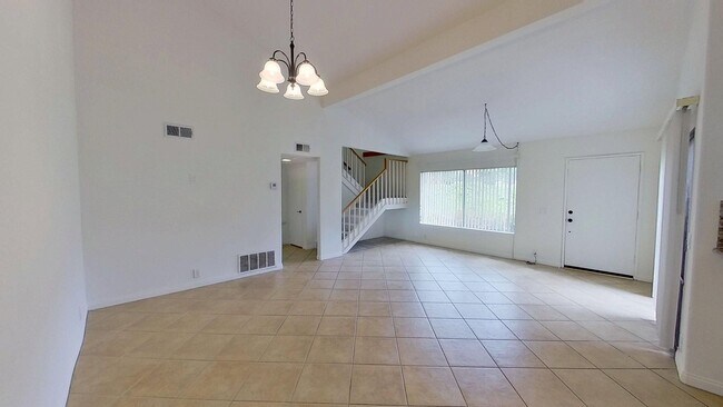 Foto del edificio - 163 Avenida Adobe