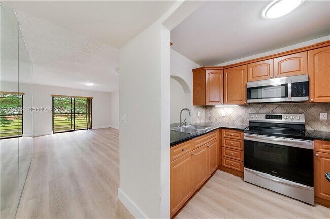 Foto del edificio - 14847 SW 104th St