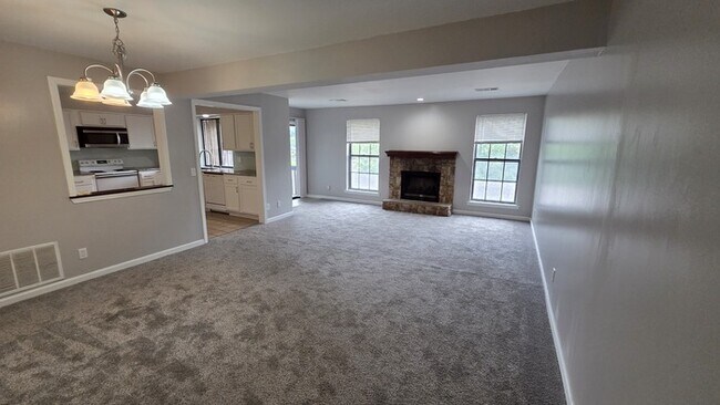 Building Photo - 2-Bed, 2-Bath Rental with Spacious Living ...