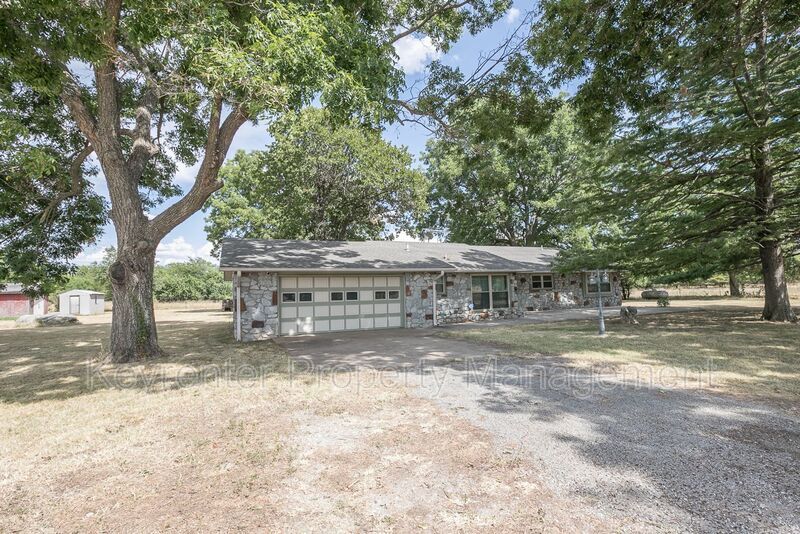 Primary Photo - 15371 S 4080 Rd