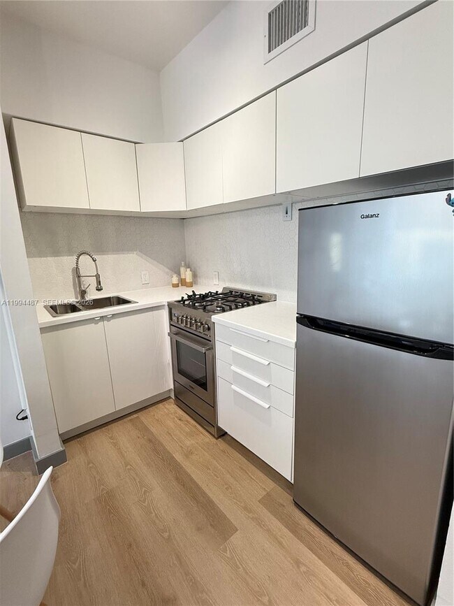 Foto del edificio - 1320 Drexel Ave