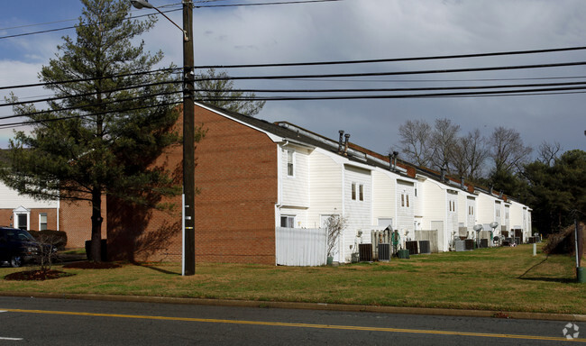 Foto del edificio - Hodges Ferry East Townhomes