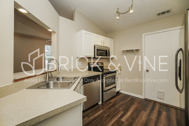 Building Photo - 1456 Pinehurst Ct