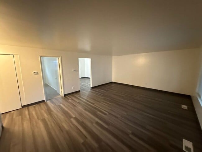 Building Photo - 848 Plymouth Dr NE