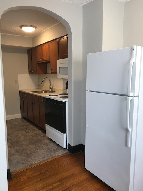 Kitchen - 626 S Main St