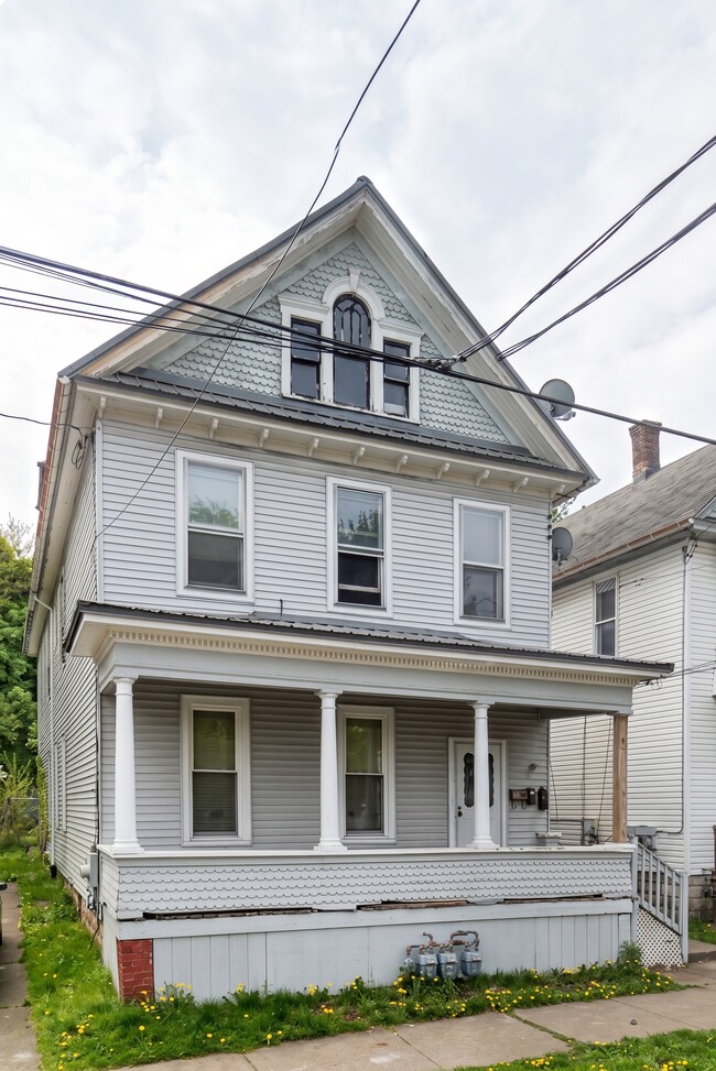 Building Photo - 543 E 14th St
