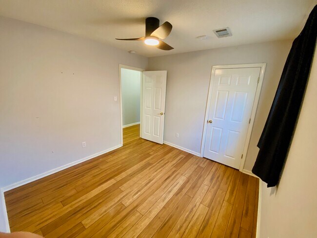 Building Photo - 129 Loghan Dr