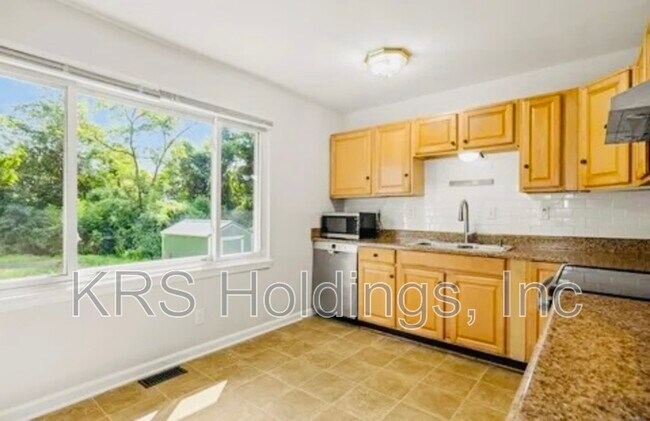 Foto del edificio - 804 Raymond Rd