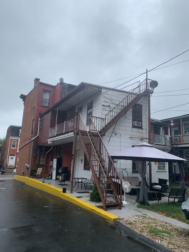 Building Photo - 2 Bedroom 2nd Floor Apartment Close to YMCA York City SD