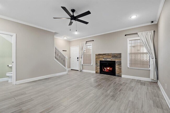 Building Photo - 9850 Pagewood Ln