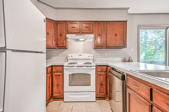 Building Photo - 252 Wildwood Dr
