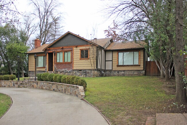 Foto del edificio - 4748 Camellia Rd