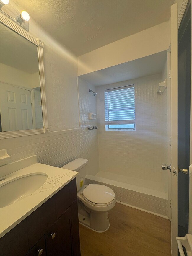 Foto del edificio - 5861 NW 16th Pl