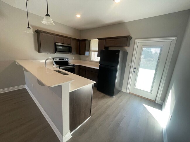 Building Photo - 5501/03 N Edwards Cir