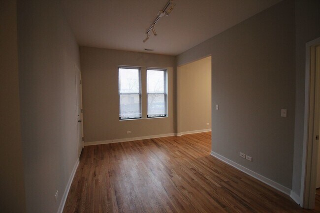 Foto del edificio - 4208 N Milwaukee Ave