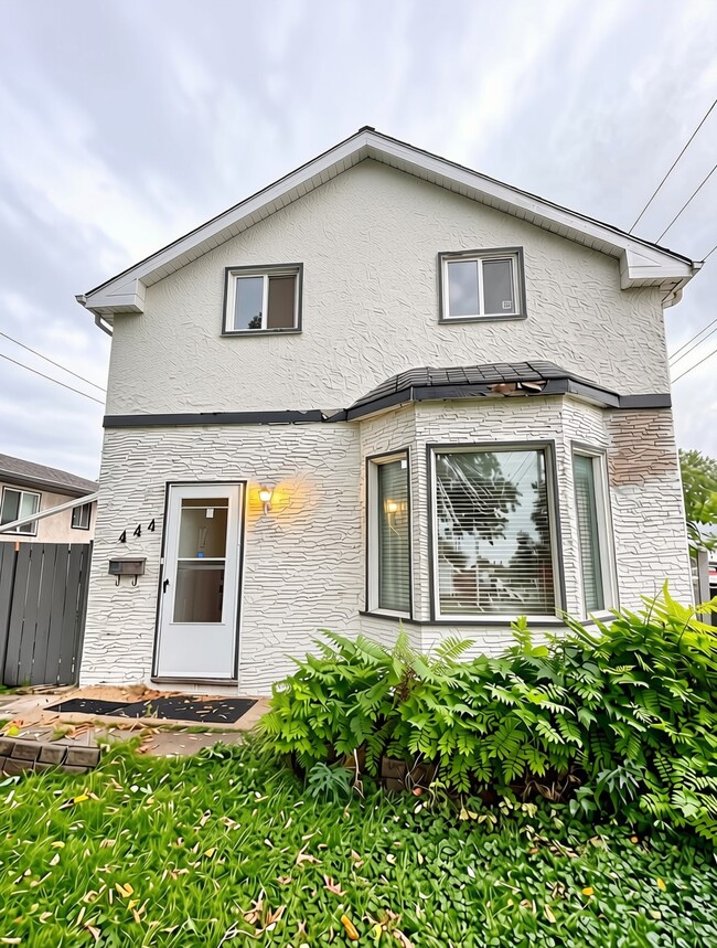 Building Photo - 444 Roseberry St