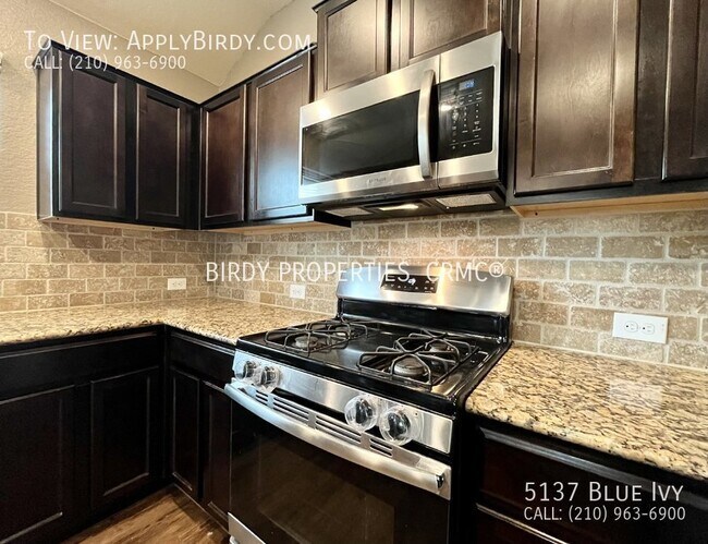 Foto del edificio - **3 Bed, 2 Bath Home with Back Patio**