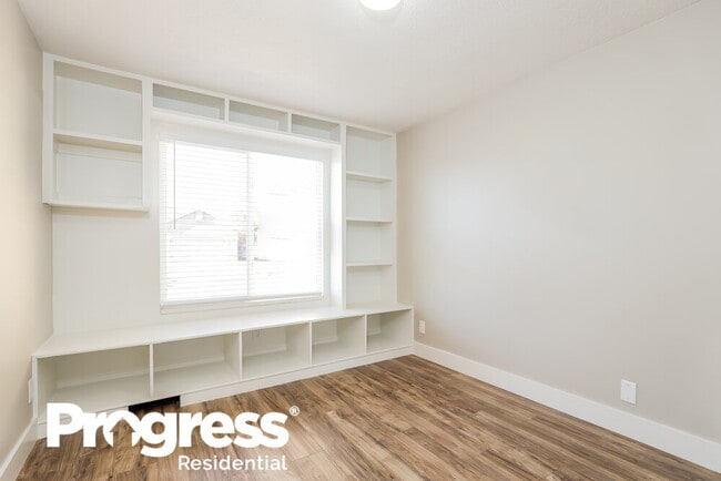 Building Photo - 5857 S Stone Flower Way