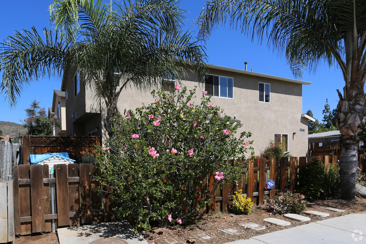 Foto del edificio - 1242 Persimmon Ave